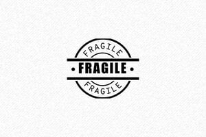 Tampon Fragile Compact - Sécurité pour Vos Colis Précieux 30x30 - 30 x 30 mm - 12 lignes max. - encre black - formule-fragile03