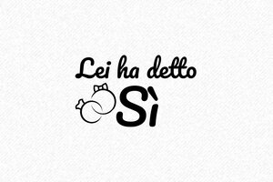 Timbro matrimonio "Lui ha detto Sì" in legno - 60x25 mm con anelli e pittogrammi - undefined - encre black - it-matrimonio31-1747204605620