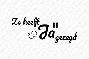 Stempel Bruiloft 'Ze heeft Ja gezegd’ van hout' - 60x25 mm - encre black - nl-nl-bruiloft31-1756719320908
