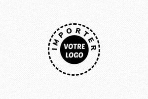 Nos tampons en ligne avec logo personnalisé - Tampon bois o3030 - 30 x 30 mm - 12 lignes max. - encre black - boîtier noir - logorond02