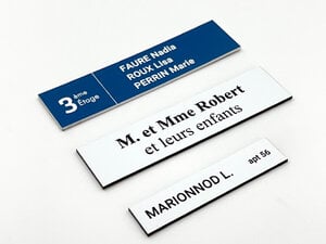 Plaque gravée pour nom et numéro boîte aux lettres autocollante