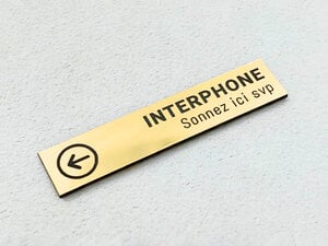 Plaque de sonnette et interphone personnalisée