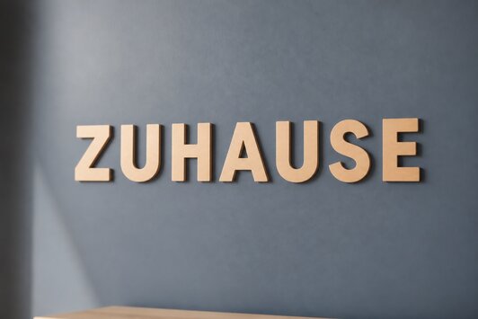 Holzschriftzug für die Wand: Ihr Schriftzug aus Holz nach Maß-thumbnail