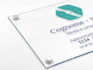 Targhe professionali in plexiglas trasparente